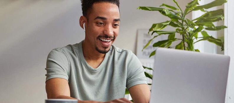 among us how to play with friends