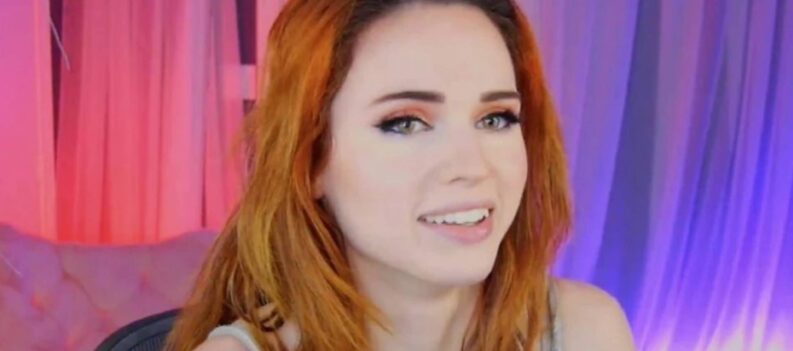 How tall is Amouranth